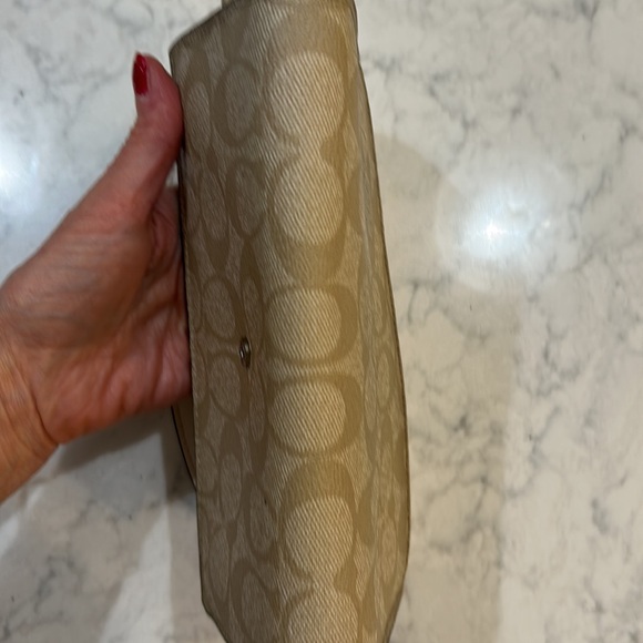 Coach signature slim envelope wallet with buttery soft interior leather - Picture 9 of 11